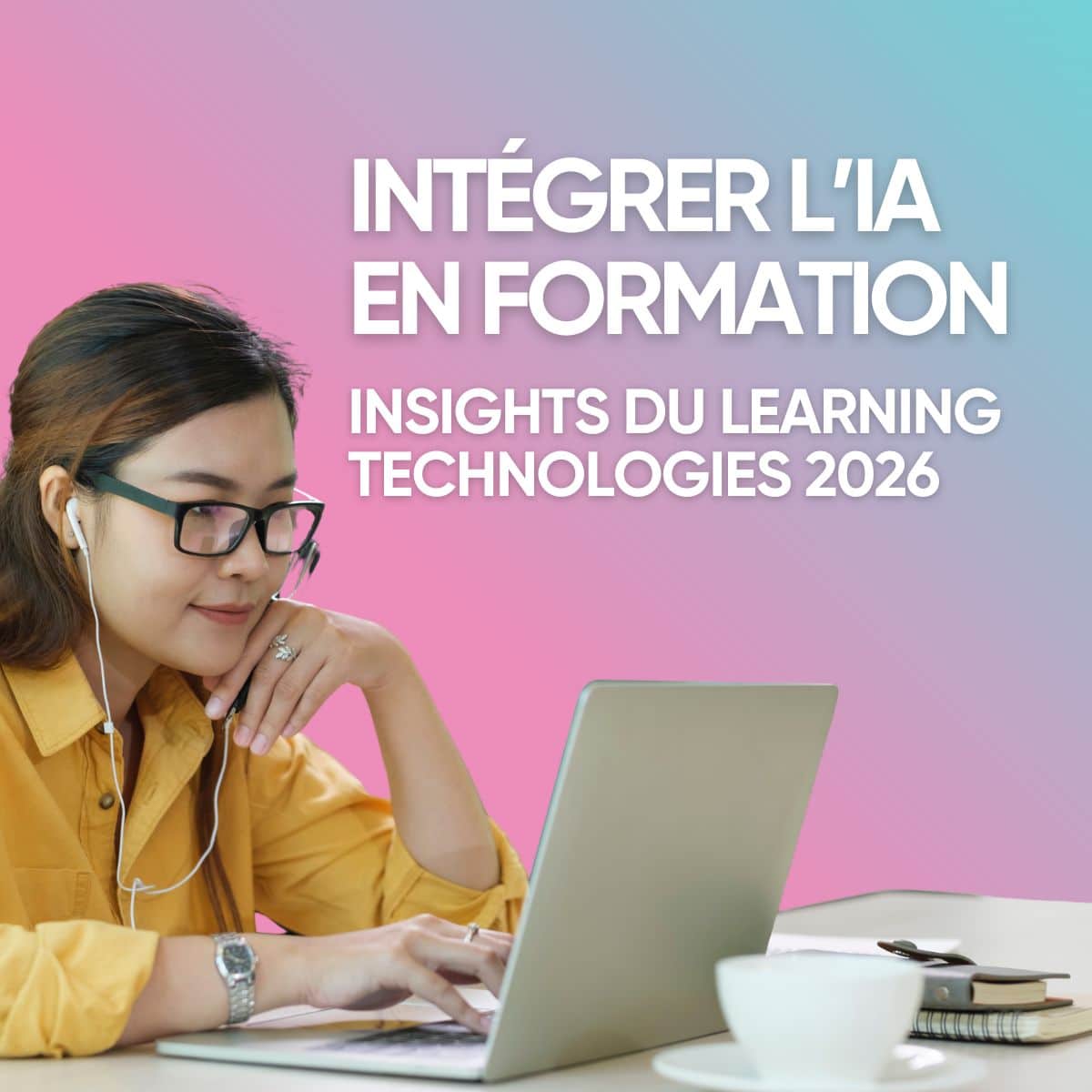 Femme faisant une formation digitale sur son ordinateur